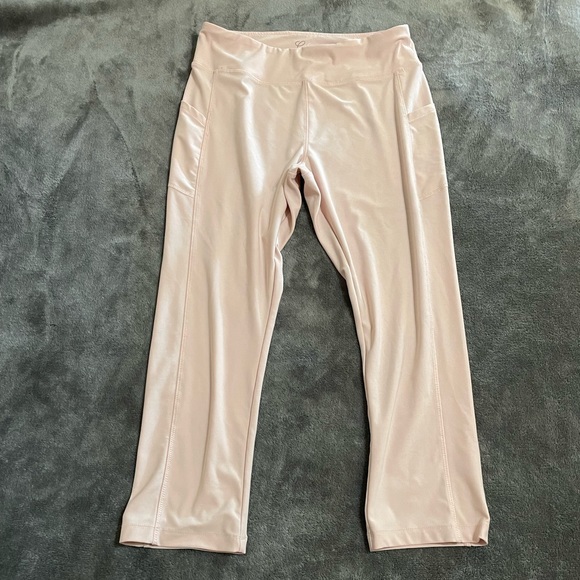Cali Active Blush Pink Capri Leggings - Picture 5 of 5